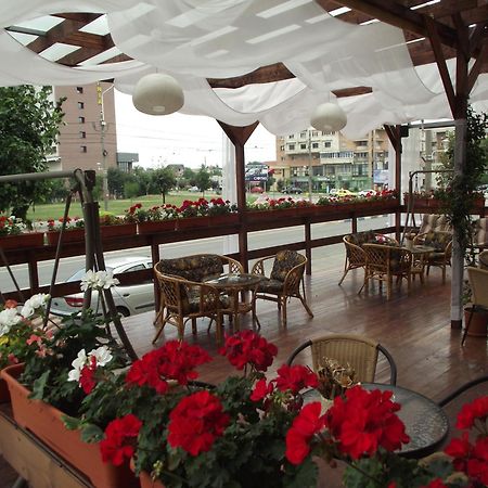 Hotel Flormang Craiova Extérieur photo