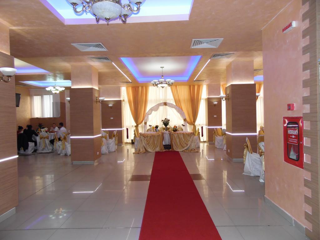 Hotel Flormang Craiova Extérieur photo