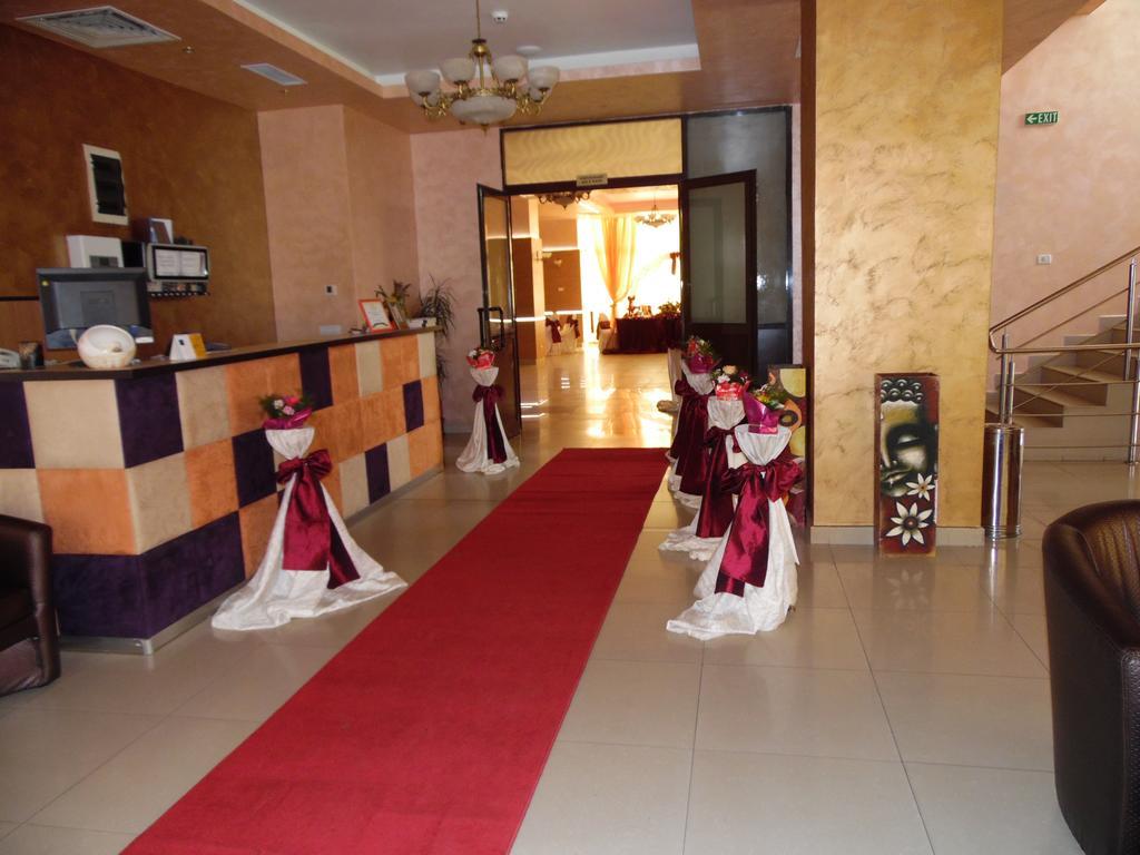 Hotel Flormang Craiova Extérieur photo