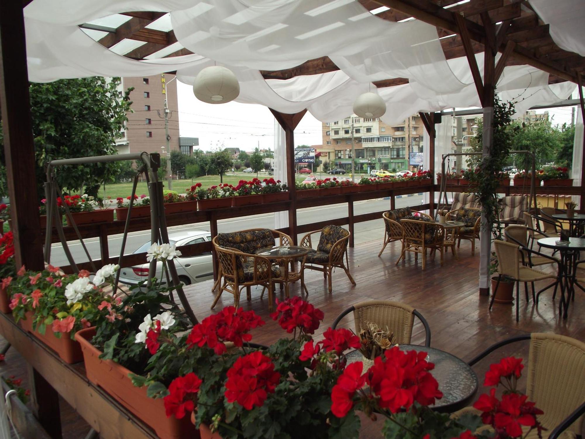 Hotel Flormang Craiova Extérieur photo