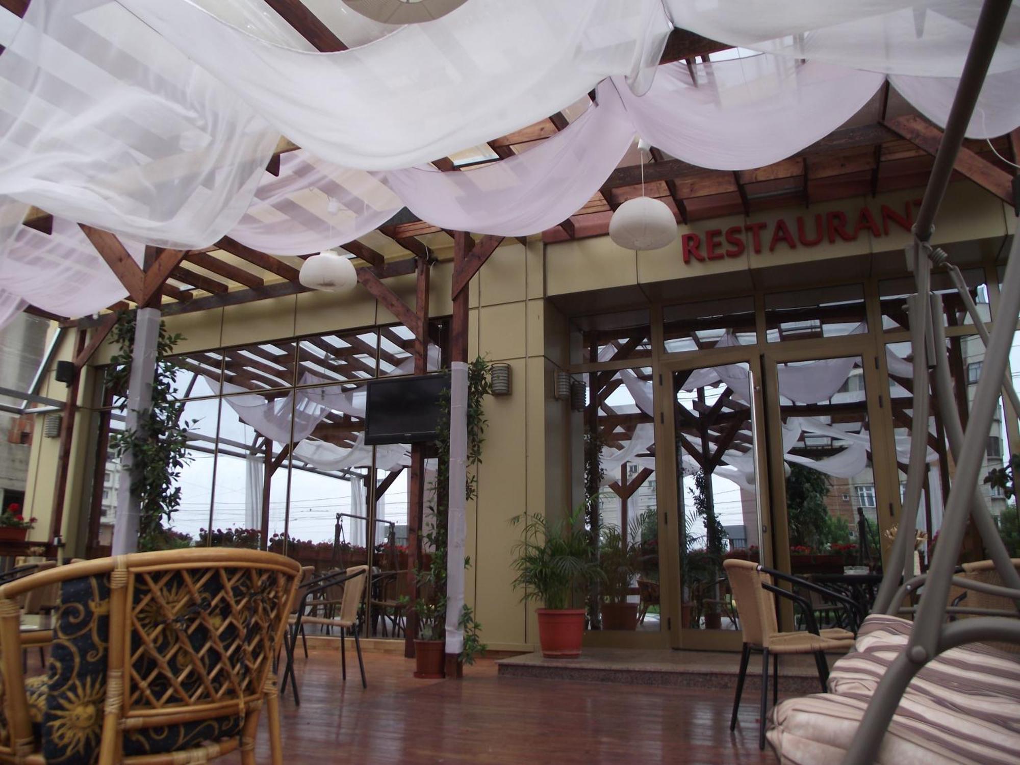 Hotel Flormang Craiova Extérieur photo