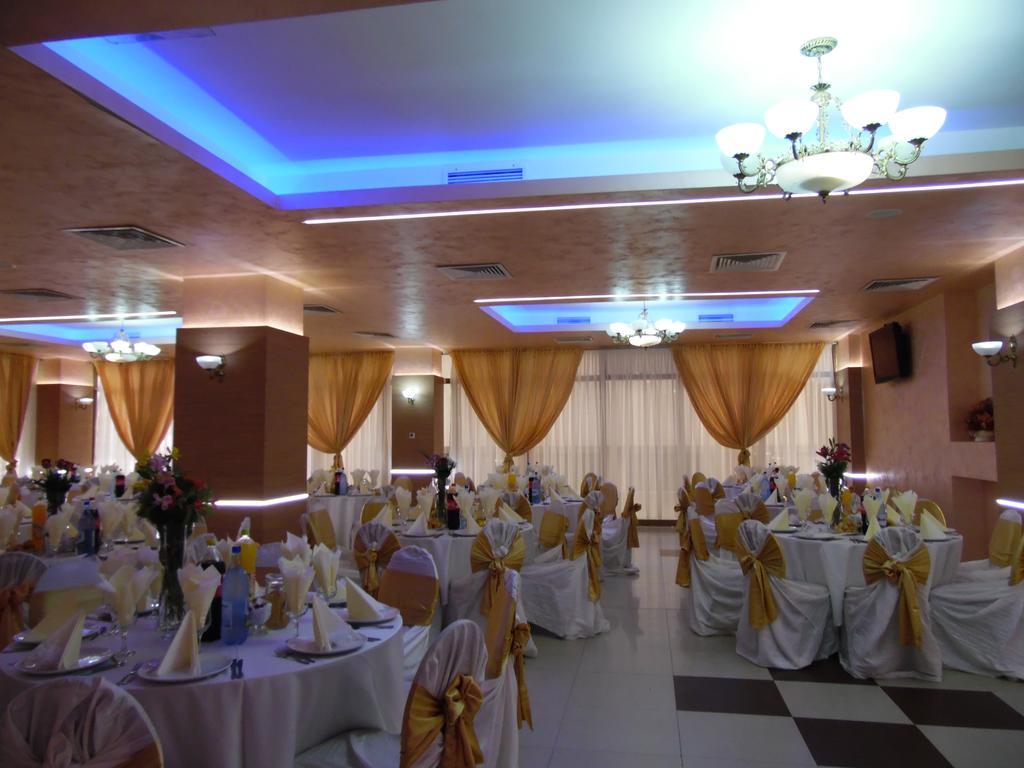 Hotel Flormang Craiova Extérieur photo