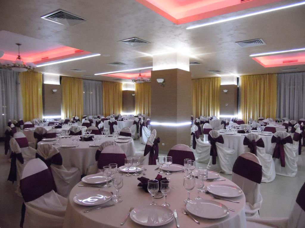 Hotel Flormang Craiova Extérieur photo