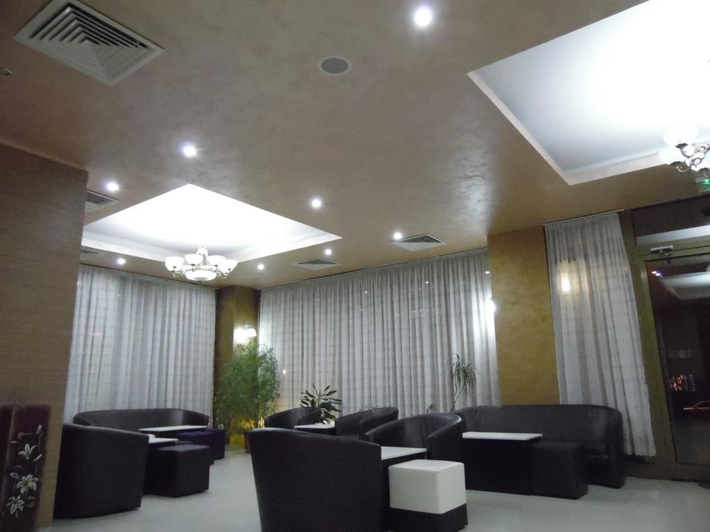 Hotel Flormang Craiova Extérieur photo