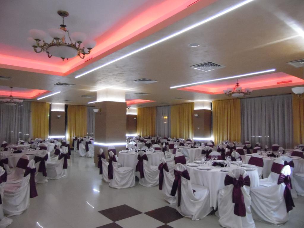 Hotel Flormang Craiova Extérieur photo