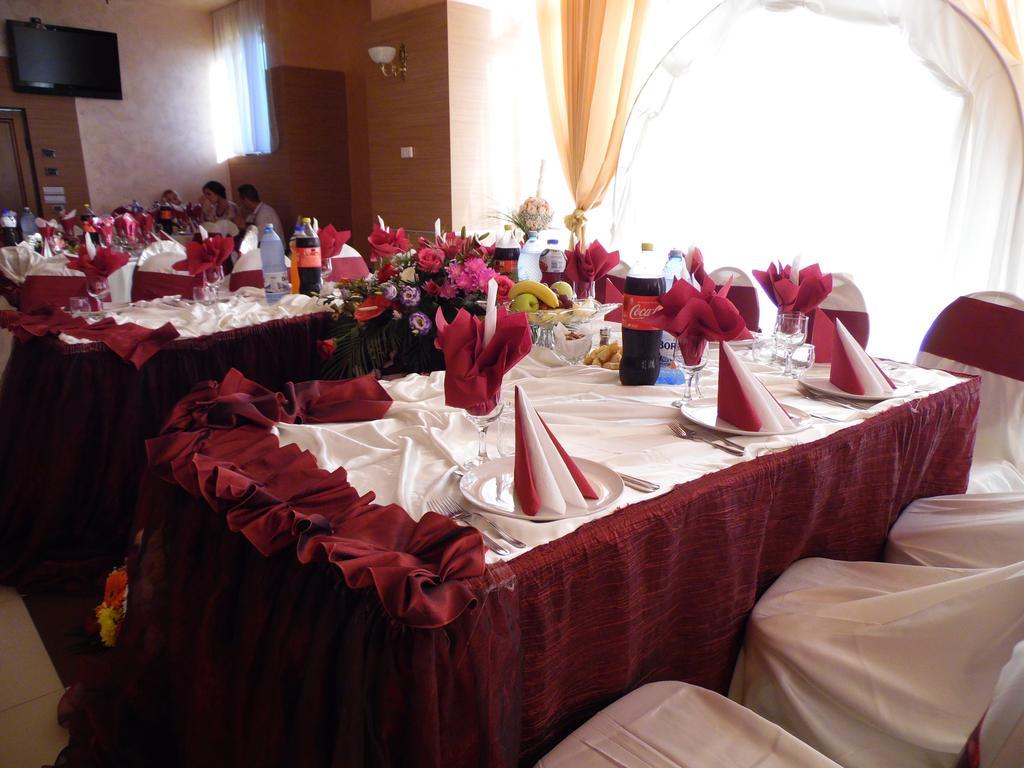 Hotel Flormang Craiova Extérieur photo