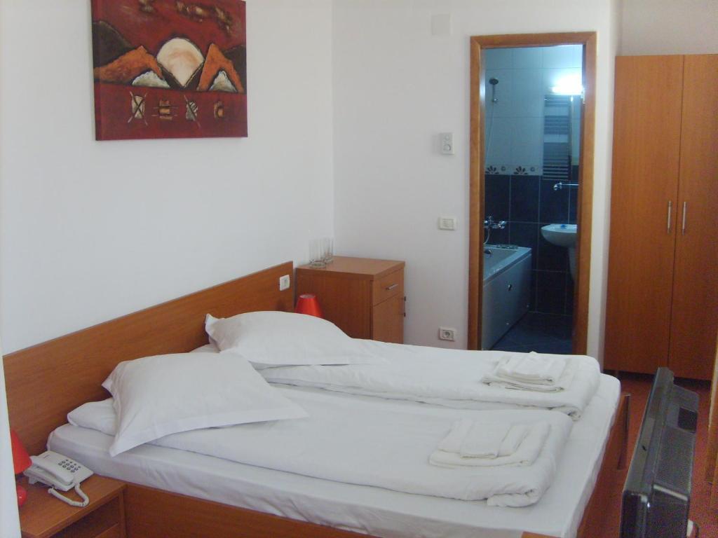 Hotel Flormang Craiova Chambre photo