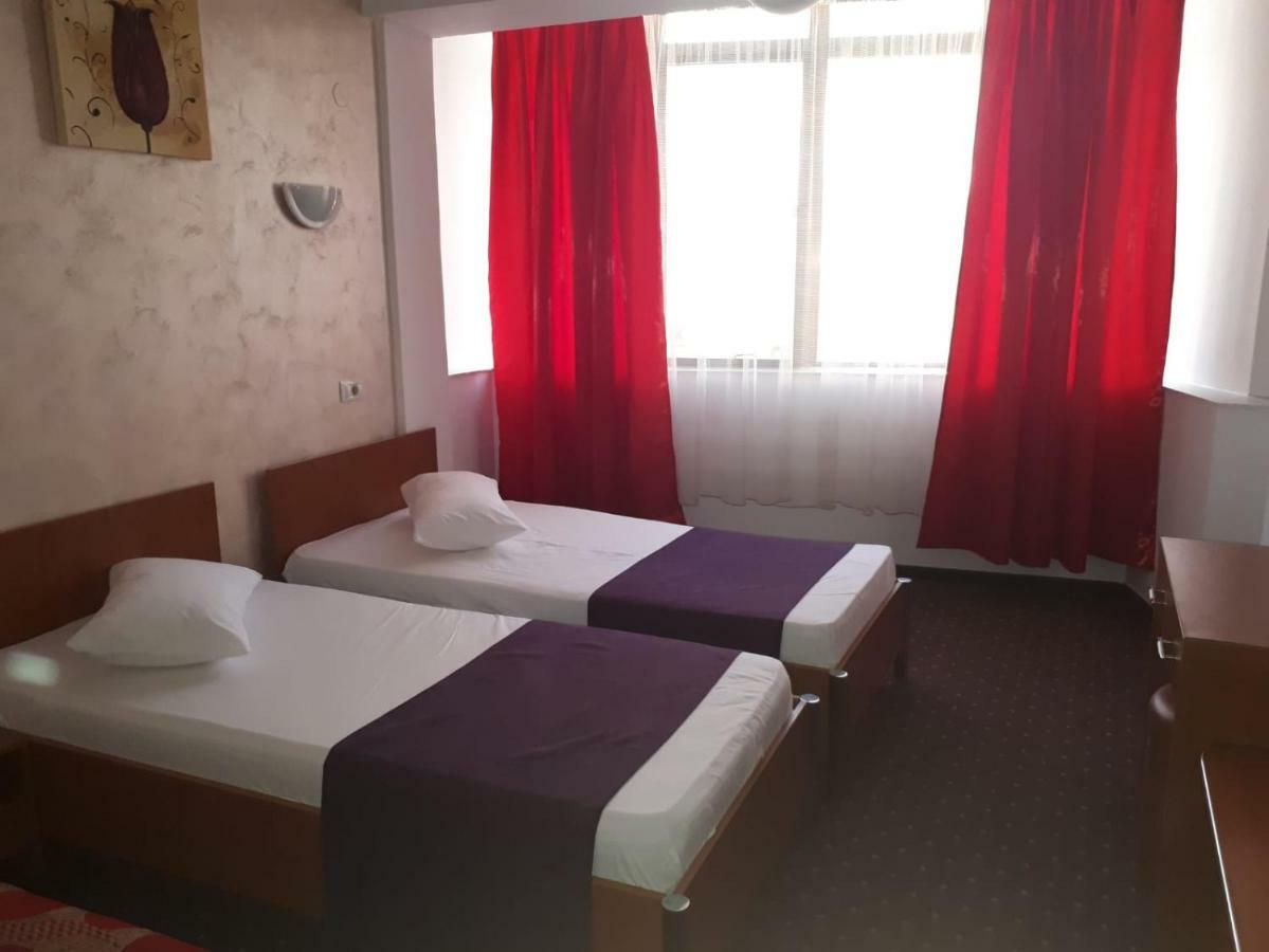 Hotel Flormang Craiova Extérieur photo