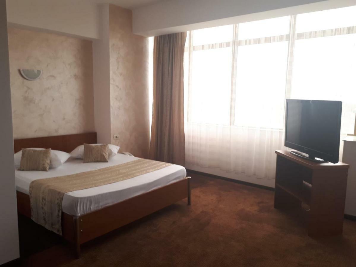 Hotel Flormang Craiova Extérieur photo