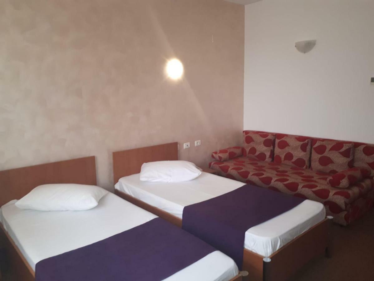 Hotel Flormang Craiova Extérieur photo