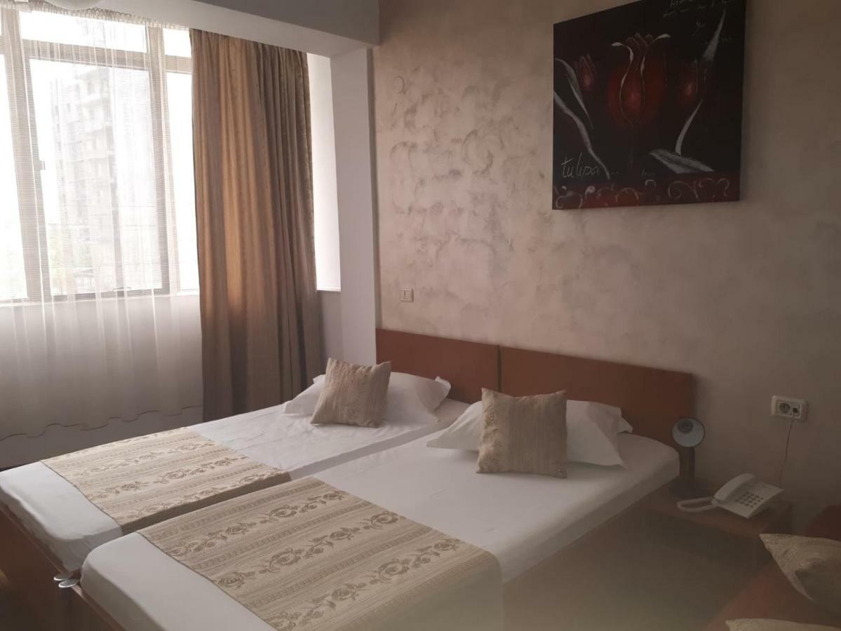 Hotel Flormang Craiova Extérieur photo